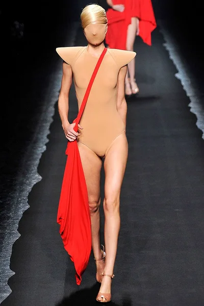 Look 24